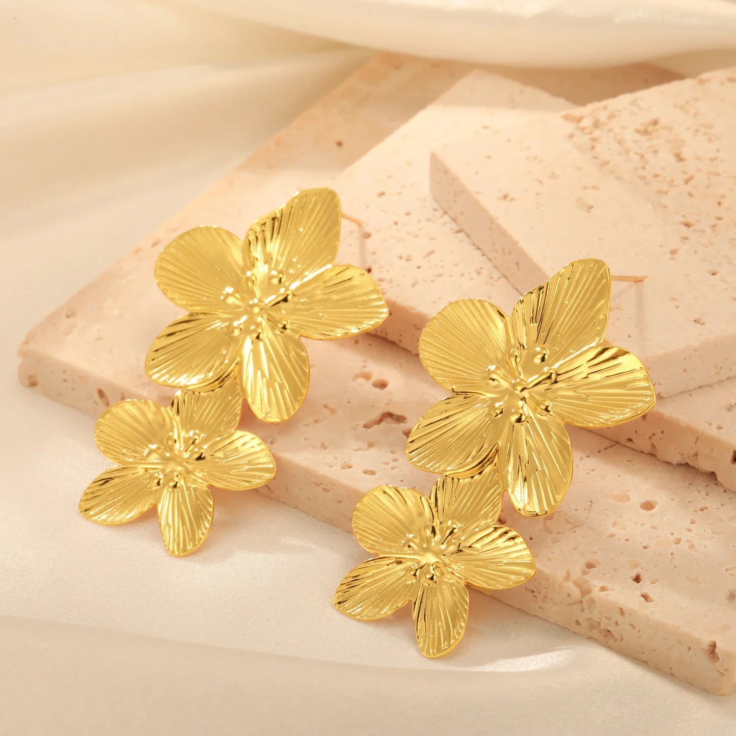 Boucle d'oreille Fleur d'or
