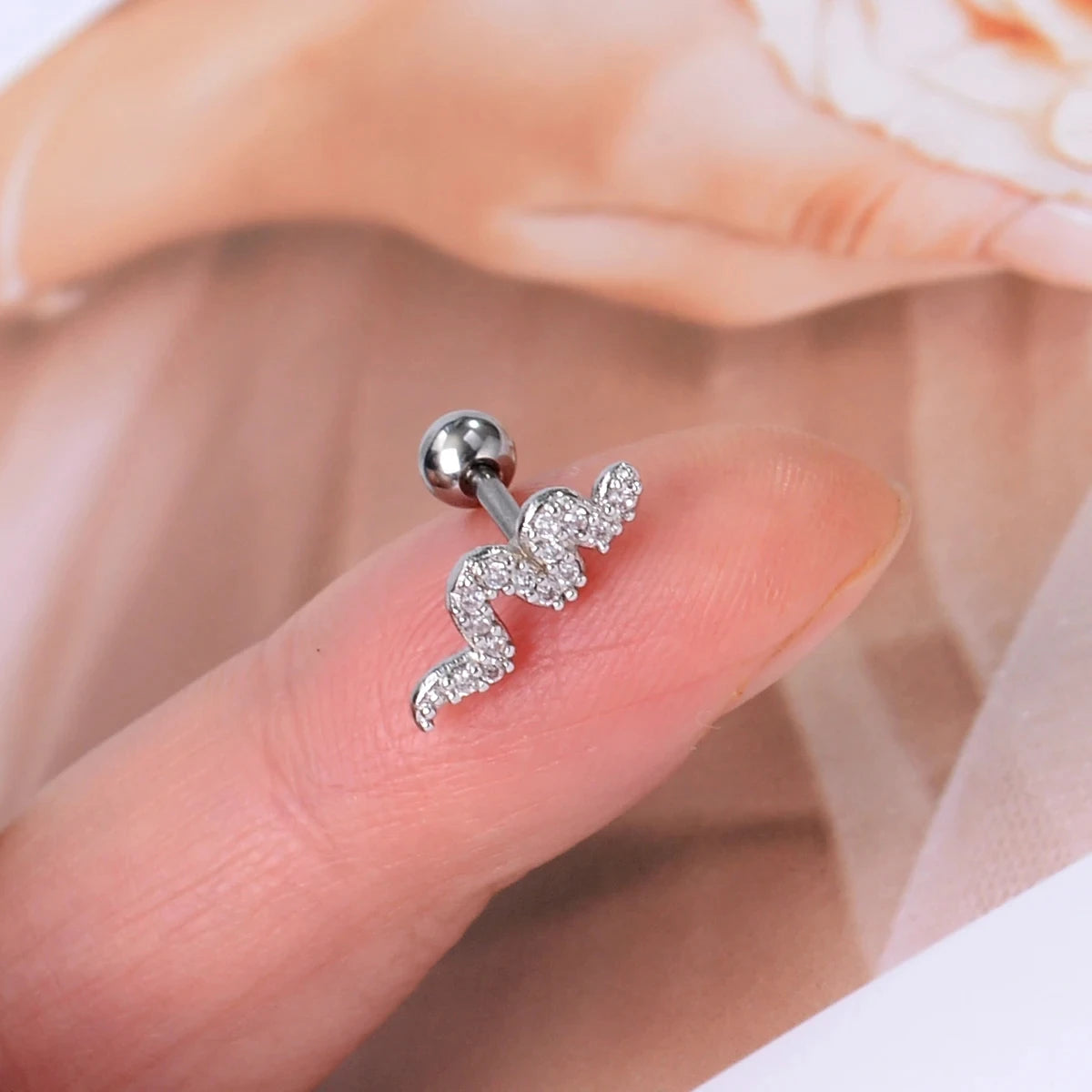 1PC New Curved Cz Cartilage Stud Moon Leaf  Helix Rook Conch Screw Back Earring Stainless Steel Bar Ear Piercing Jewelry